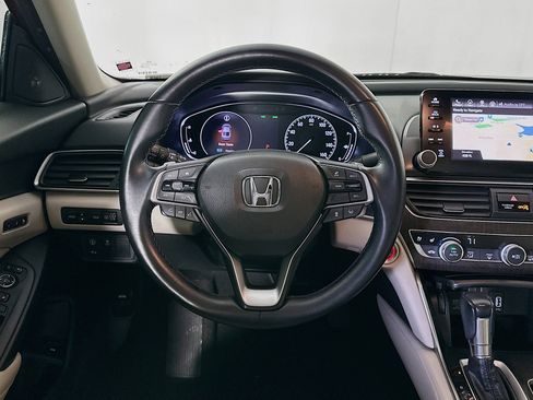 Used 2018 Honda Accord Touring image 17