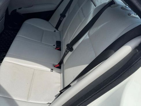 Used 2012 Mercedes-Benz C 250 Sport image 3