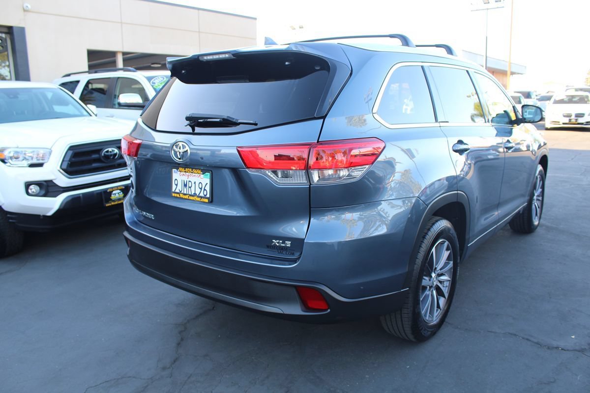 Used 2018 Toyota Highlander XLE w/ Carpet Mat Package (TMS) FWD image 7
