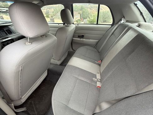 Used 2006 Ford Crown Victoria Police Interceptor image 11