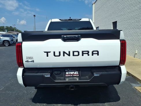 Used 2022 Toyota Tundra SR5 w/ SR5 Convenience Package image 4