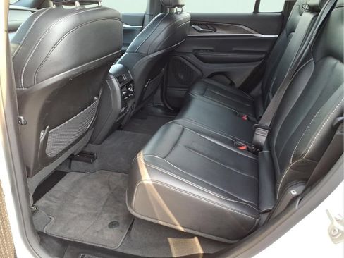 Used 2024 Jeep Grand Cherokee Limited AWD/4WD image 16