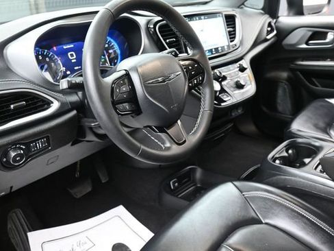 Used 2023 Chrysler Pacifica Touring-L w/ S Appearance Package FWD image 14