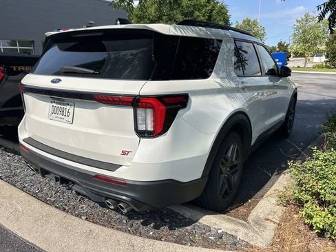 Used 2025 Ford Explorer ST AWD/4WD image 6