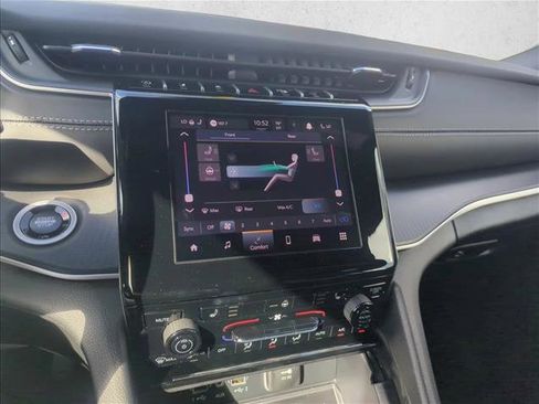 New 2025 Jeep Grand Cherokee L Altitude image 9