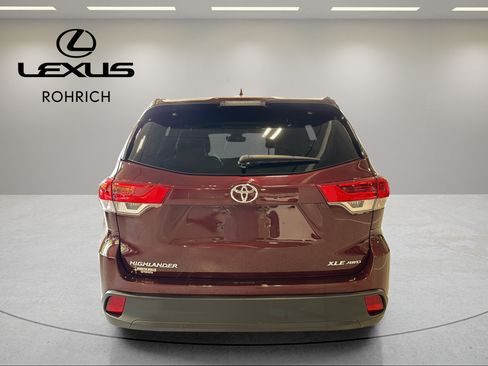 Used 2019 Toyota Highlander XLE AWD/4WD image 7