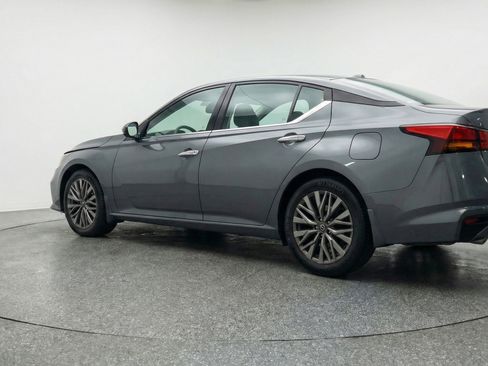 Used 2025 Nissan Altima 2.5 SV image 6