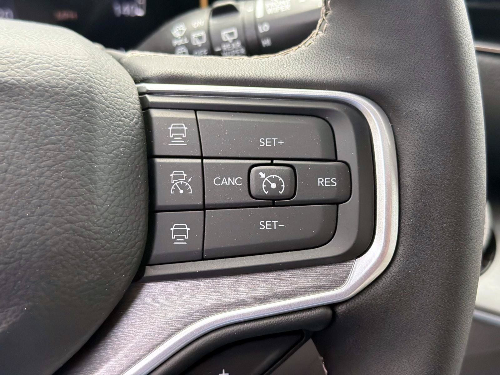 Used 2025 Jeep Wagoneer Series II AWD/4WD image 22