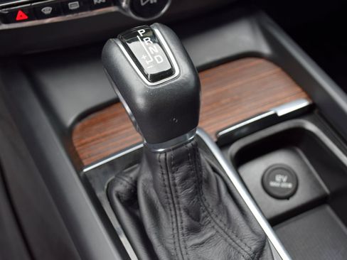Used 2021 Volvo XC60 T5 Momentum w/ Premium Package FWD image 10