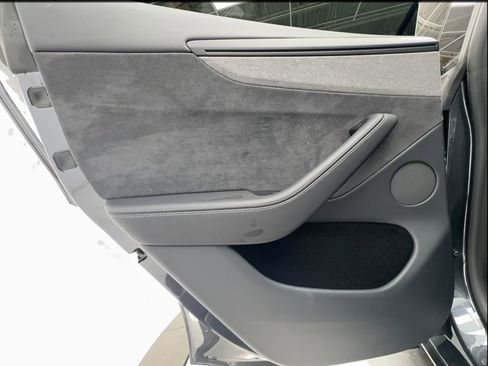 Used 2026 Tesla Model Y AWD image 27