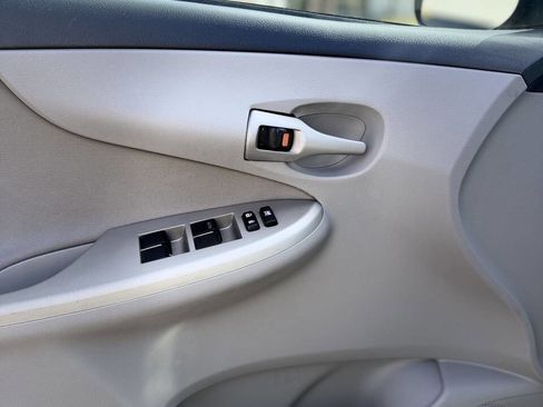 Used 2013 Toyota Corolla LE Special Edition image 10