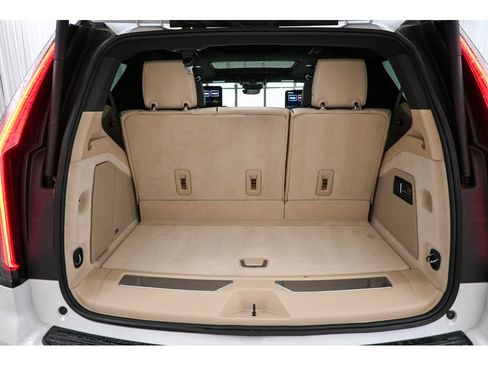 Used 2024 Cadillac Escalade Premium Luxury AWD/4WD image 71