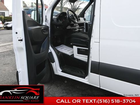 Used 2022 Mercedes-Benz Sprinter 1500 image 16