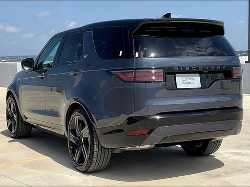 New 2025 Land Rover Discovery Dynamic SE image 3
