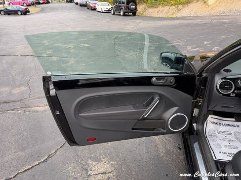 Used 2013 Volkswagen Beetle TDI FWD image 6