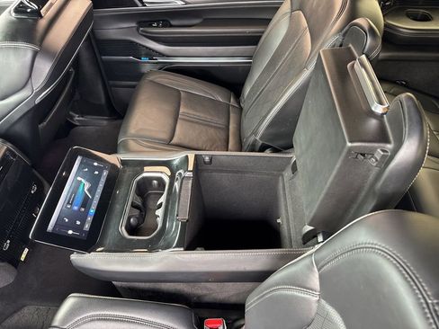 Used 2022 Jeep Grand Wagoneer Series II image 30