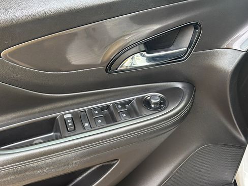 Used 2022 Buick Encore Preferred w/ Safety Package image 25