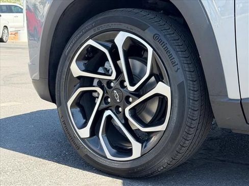 Used 2024 Chevrolet Trax RS w/ Sunroof Package FWD image 22