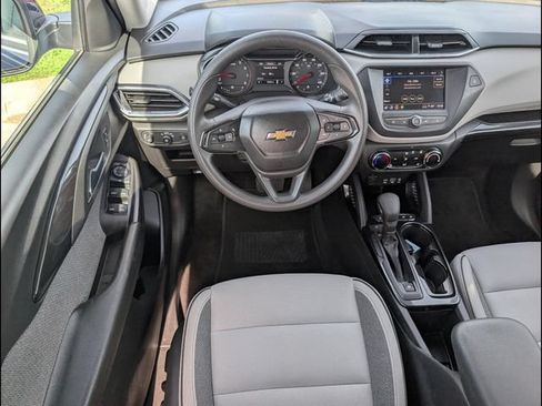 Used 2022 Chevrolet TrailBlazer LT w/ LPO, Blackout Package FWD image 8