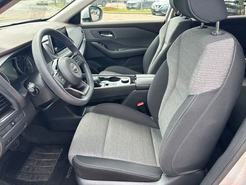 Used 2022 Nissan Rogue SV image 9