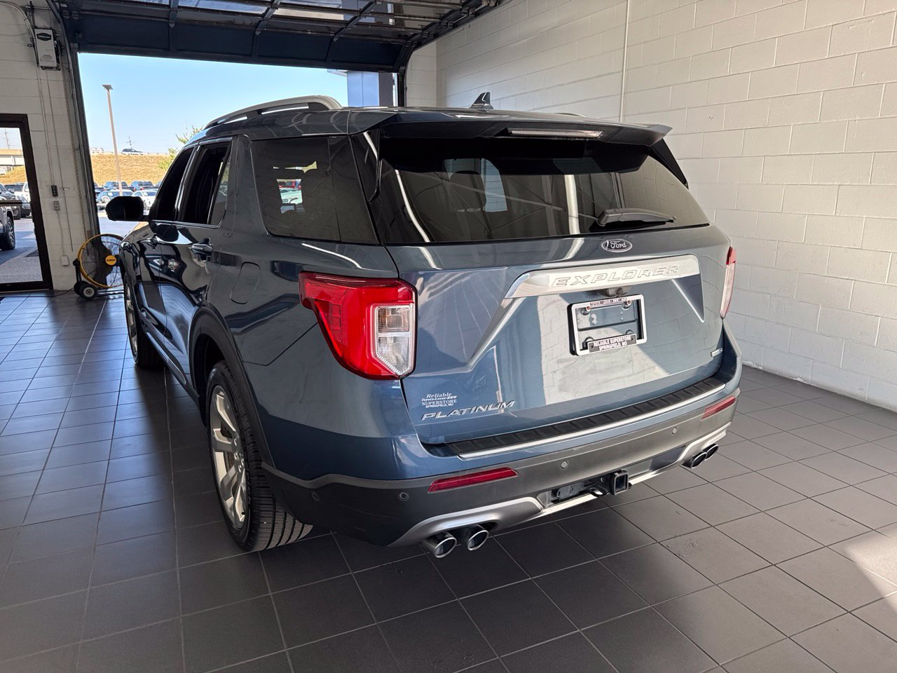 Used 2020 Ford Explorer Platinum w/ Premium Technology Package AWD/4WD image 6