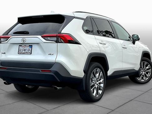 Used 2021 Toyota RAV4 XLE Premium w/ Carpet Mat Package (TMS) FWD image 12