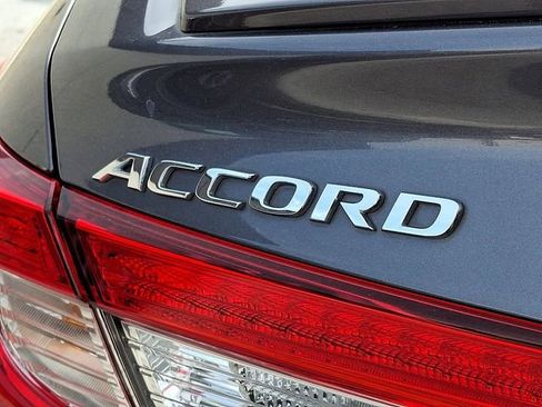 Used 2018 Honda Accord Sport image 29