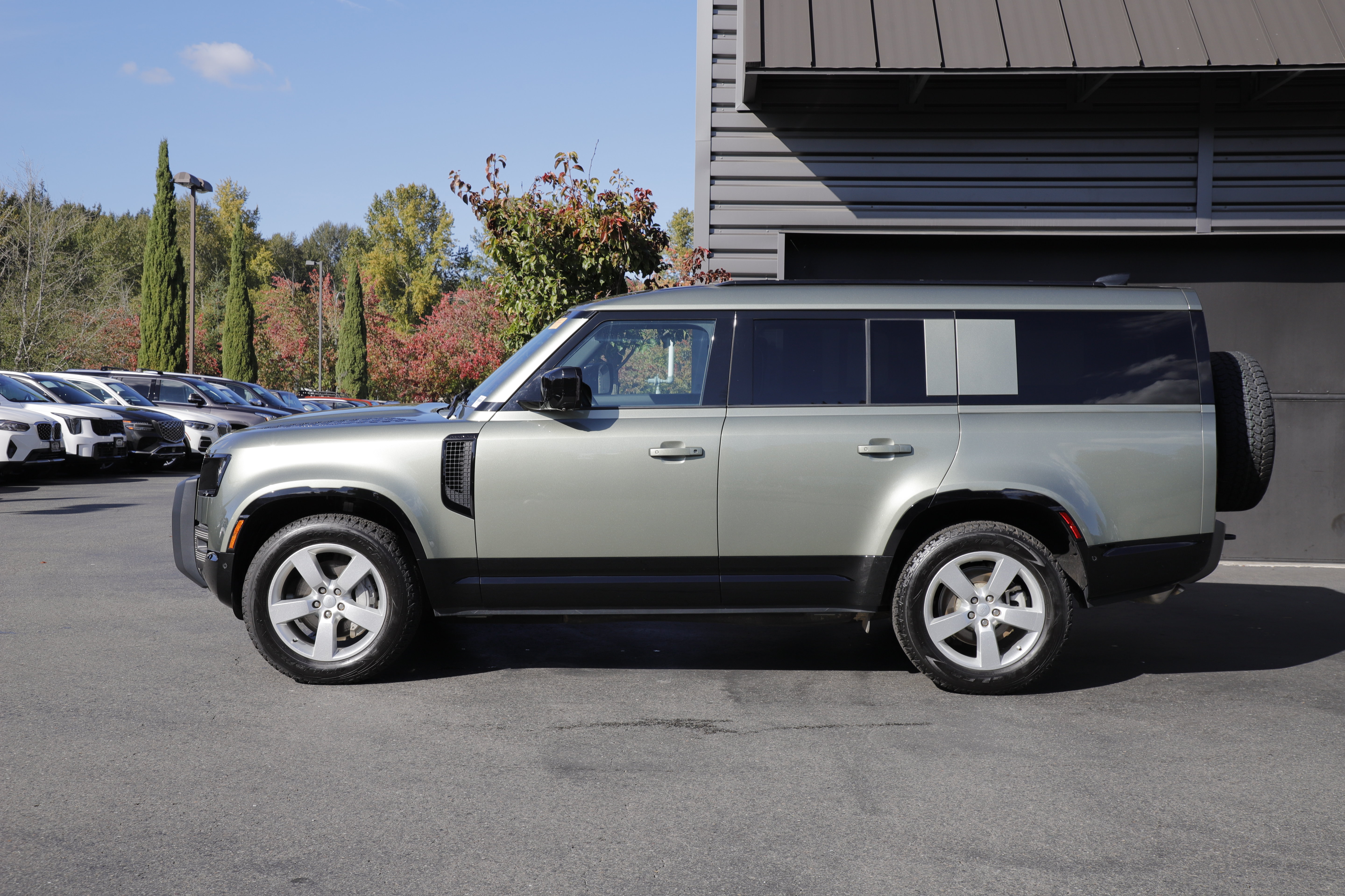Used 2025 Land Rover Defender 130 X-Dynamic SE AWD/4WD image 7