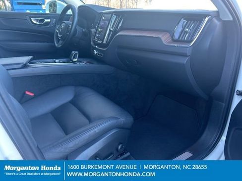 Used 2023 Volvo XC60 B5 Plus image 33