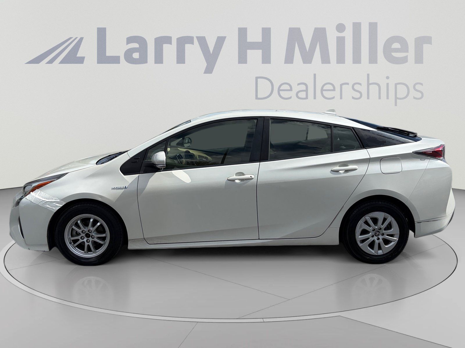 Used 2016 Toyota Prius Two FWD image 2