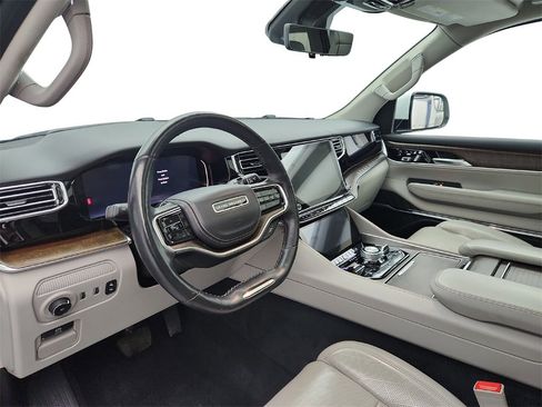 Used 2022 Jeep Grand Wagoneer Series II w/ Convenience Group III image 10