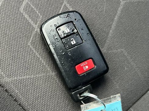 Used 2018 Toyota Tacoma TRD Sport w/ Technology Package image 28