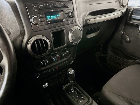 Used 2015 Jeep Wrangler Unlimited Sport w/ Connectivity Group AWD/4WD image 23