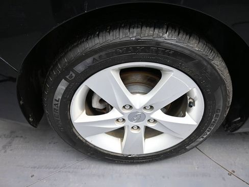 Used 2013 Hyundai Elantra GLS w/ Preferred Pkg image 13