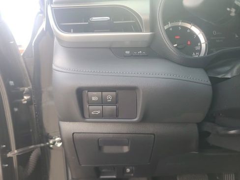 Used 2024 Toyota Highlander LE image 25