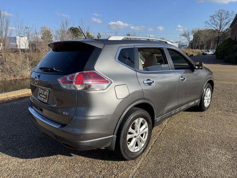 Used 2018 Nissan Rogue SV image 4