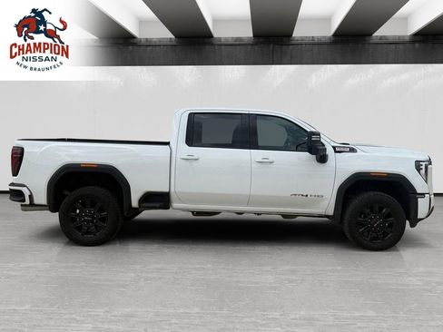 Used 2025 GMC Sierra 2500 AT4 AWD/4WD image 6
