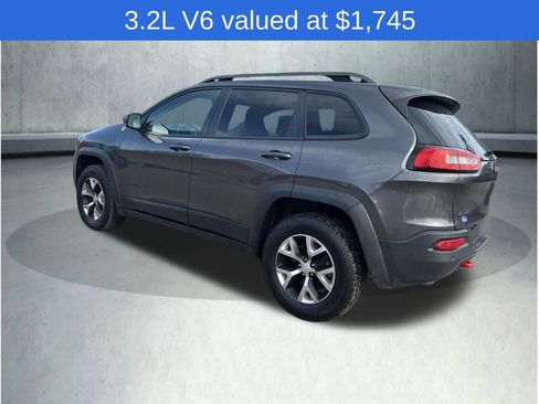 Used 2018 Jeep Cherokee Trailhawk w/ Cold Weather Group AWD/4WD image 4