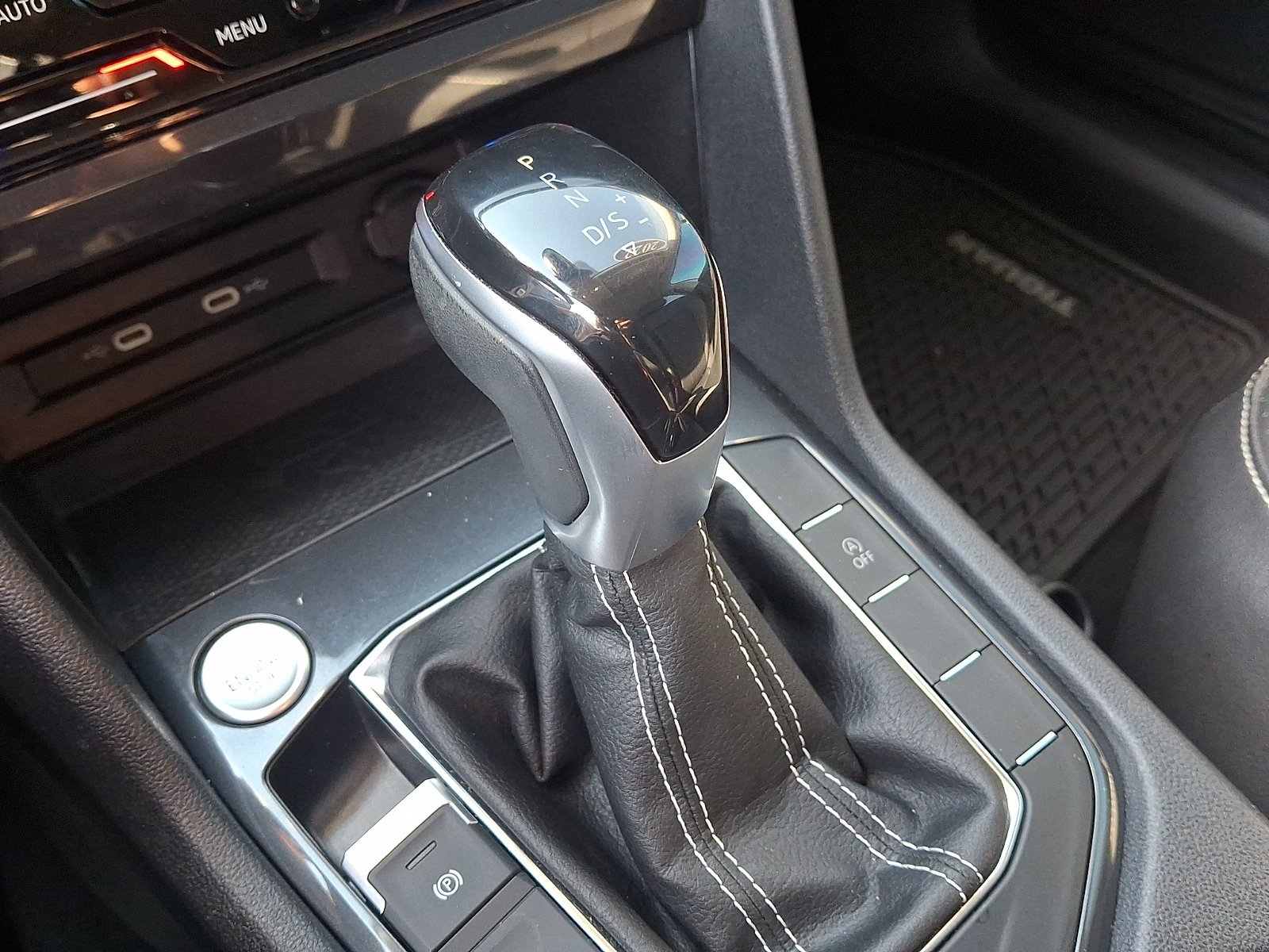 Used 2022 Volkswagen Tiguan SE FWD image 16