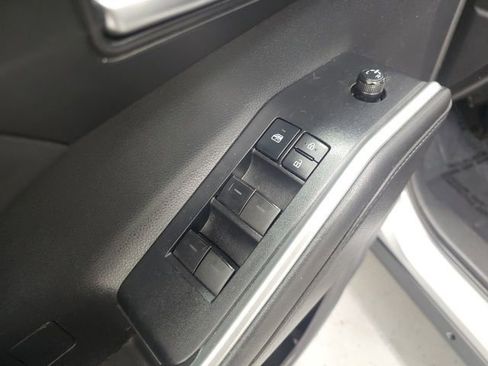 Used 2020 Toyota Highlander XLE AWD/4WD image 12