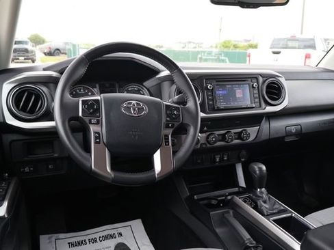 Used 2019 Toyota Tacoma SR5 AWD/4WD image 9
