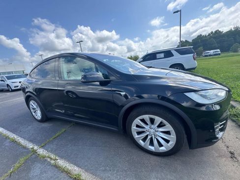 Used 2018 Tesla Model X 75D AWD/4WD image 5