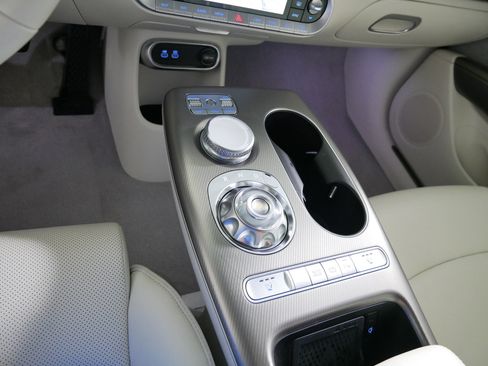 Used 2025 Genesis GV60 Advanced AWD/4WD image 24