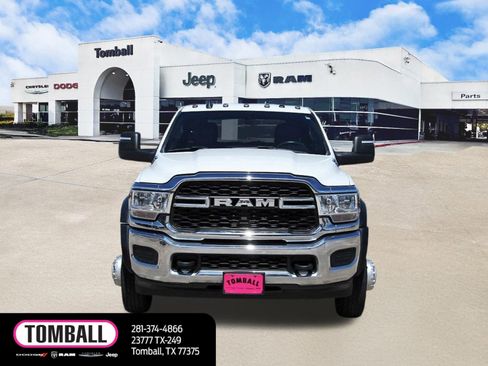 Used 2024 RAM 5500 Tradesman w/ Chrome Appearance Group image 2