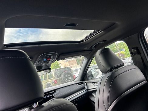 New 2025 Jeep Grand Cherokee Altitude image 8