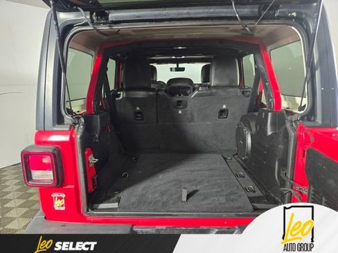 Used 2019 Jeep Wrangler Unlimited Sahara AWD/4WD image 18