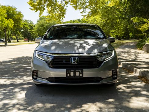 Used 2023 Honda Odyssey Touring image 3