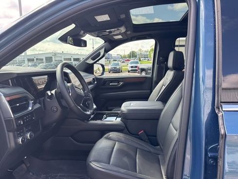 Used 2025 GMC Yukon XL Denali w/ Sun & Power Step Package AWD/4WD image 2