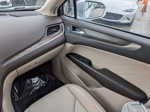 Used 2017 Lincoln MKC Reserve FWD image 19