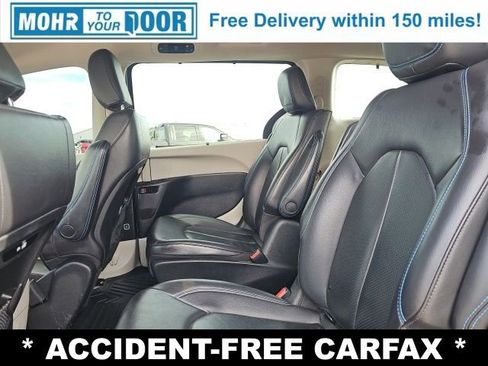 Used 2021 Chrysler Pacifica Touring-L image 35